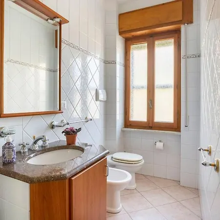 Tangerine Tree House كالياري